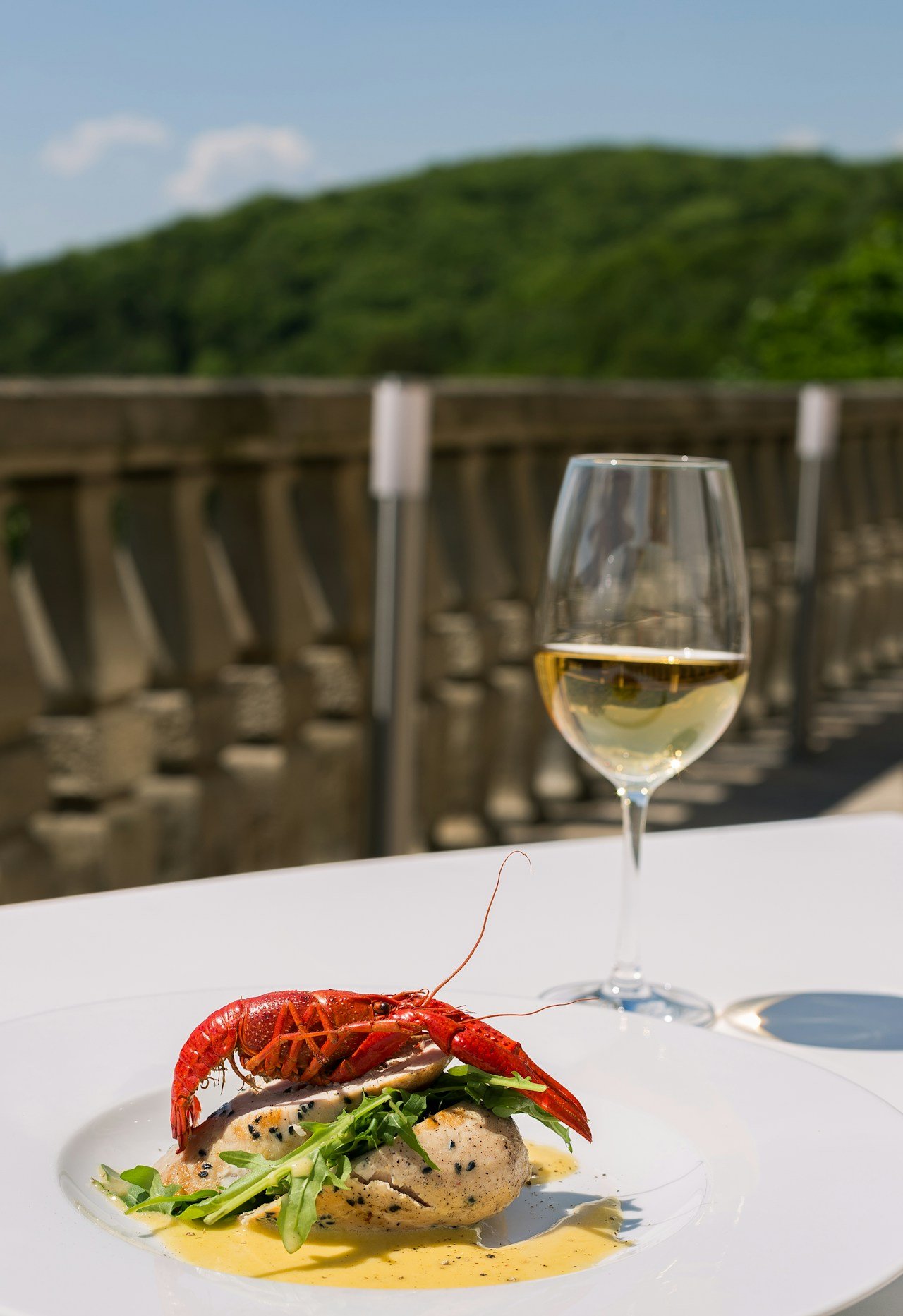 Jantar romântico com champagne — experiências gastronômicas inesquecíveis em qualquer lua de mel