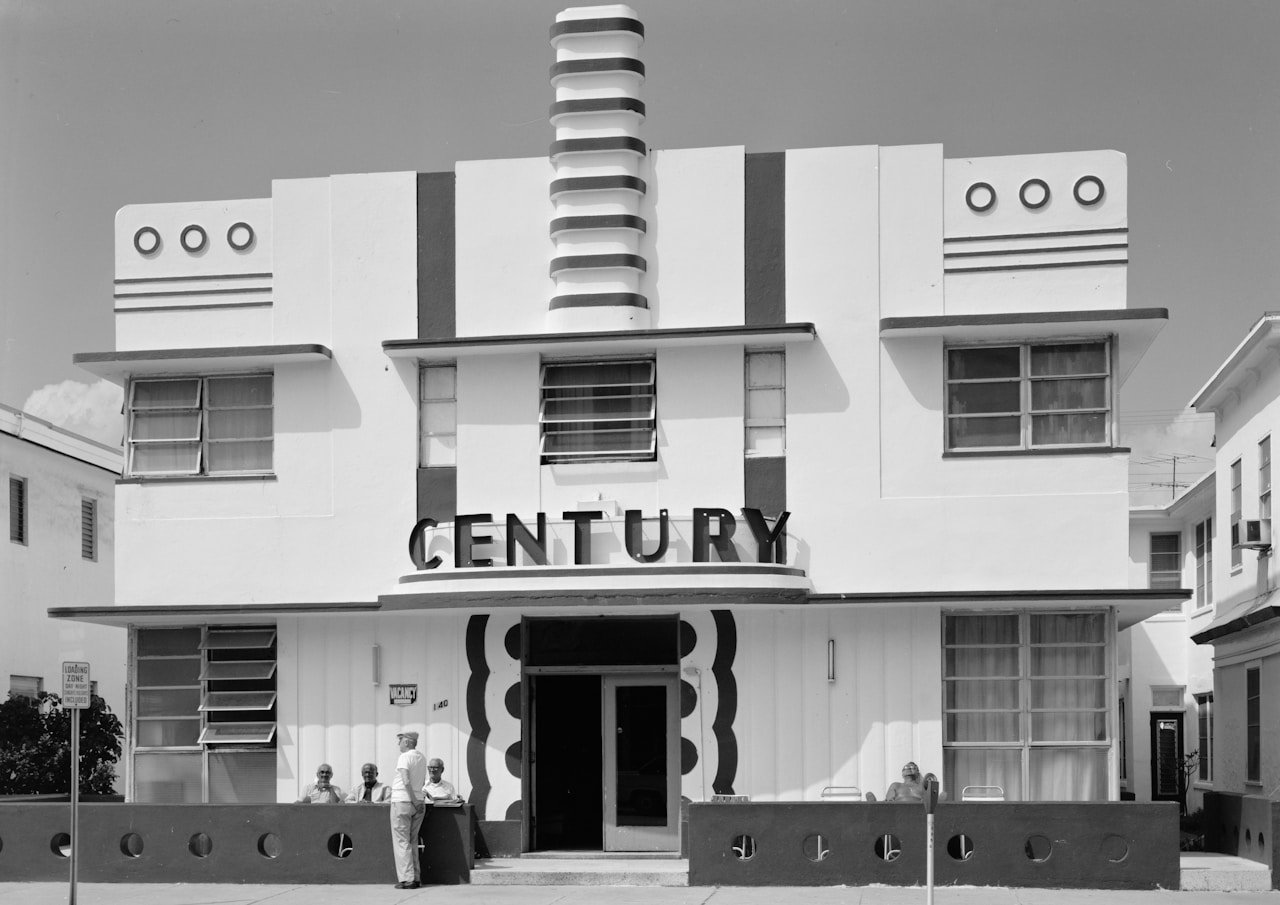 Hotel art déco no Ocean Drive de Miami Beach — arquitetura icônica da Flórida