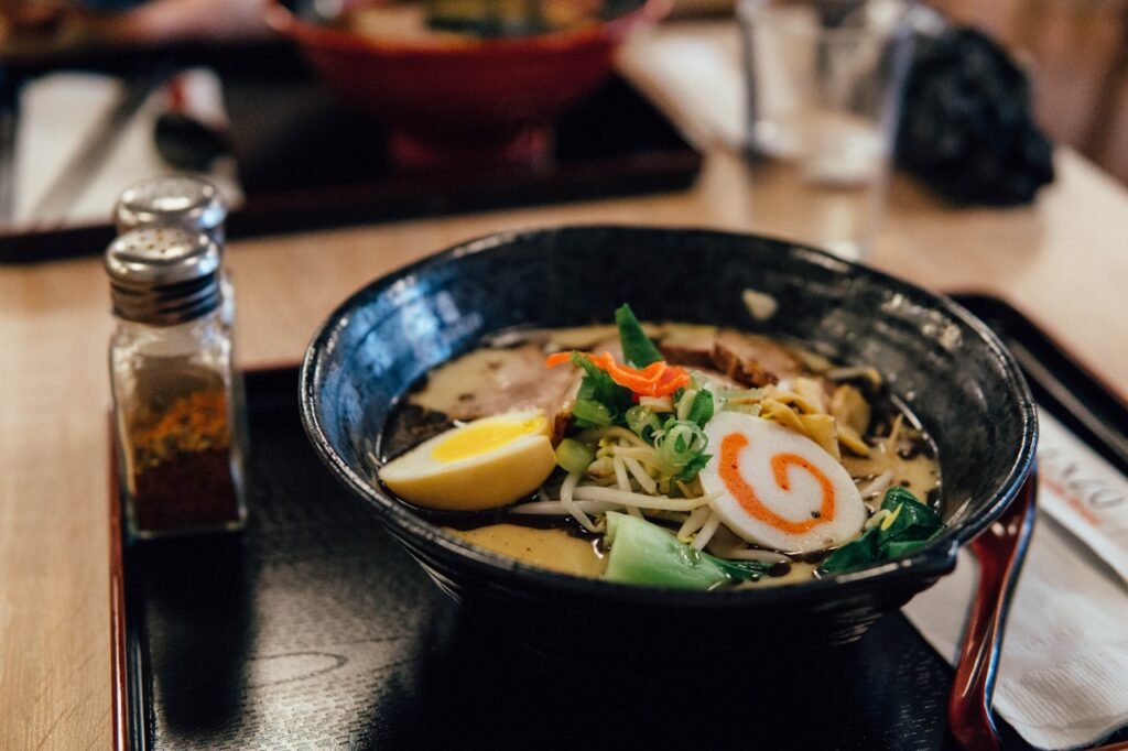 luxo em toquio. Tigela de ramen autêntico japonês — a gastronomia de Tóquio é uma experiência à parte em qualquer orçamento