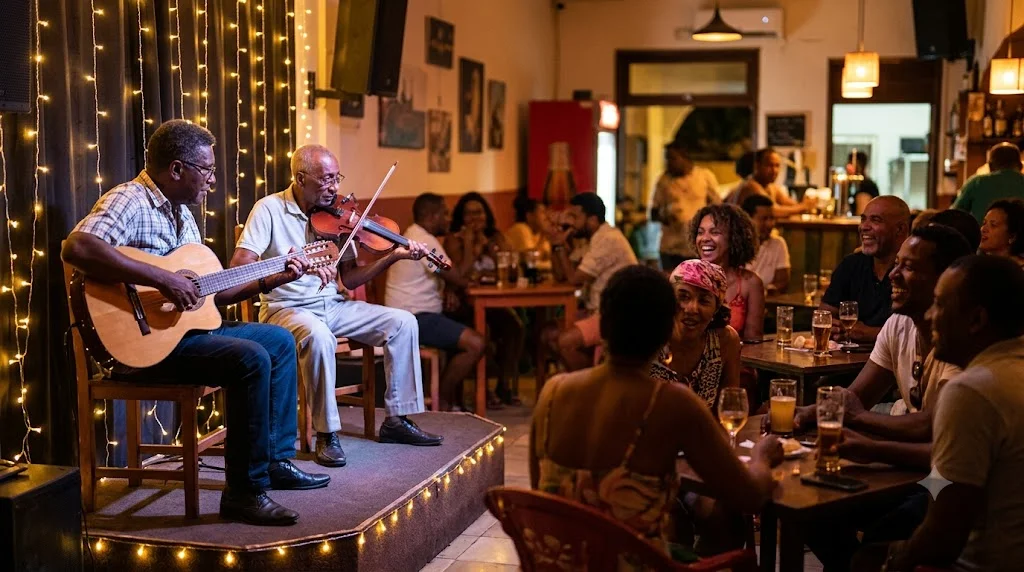 Musicos tocando morna ao vivo em bar animado de Mindelo