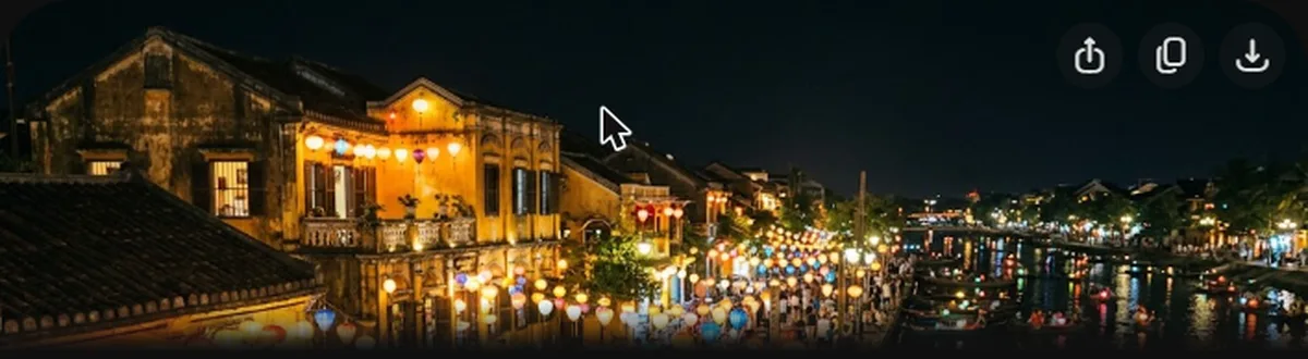 Lanternas coloridas iluminando a cidade antiga de Hoi An à noite, refletidas no rio